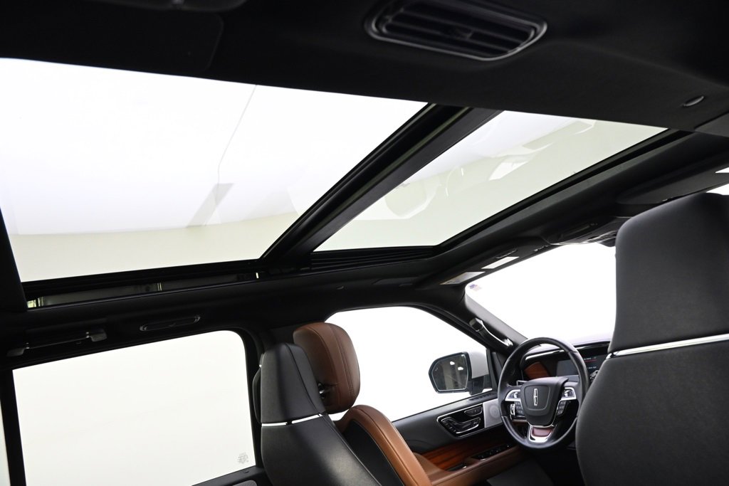 Certified 2024 Lincoln Navigator Reserve w/ Equipment Group 201A image 17