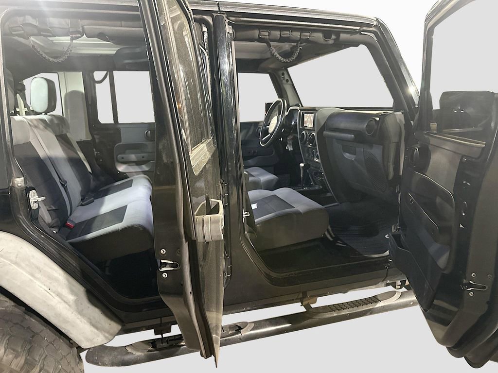 Used 2010 Jeep Wrangler Unlimited Rubicon image 17