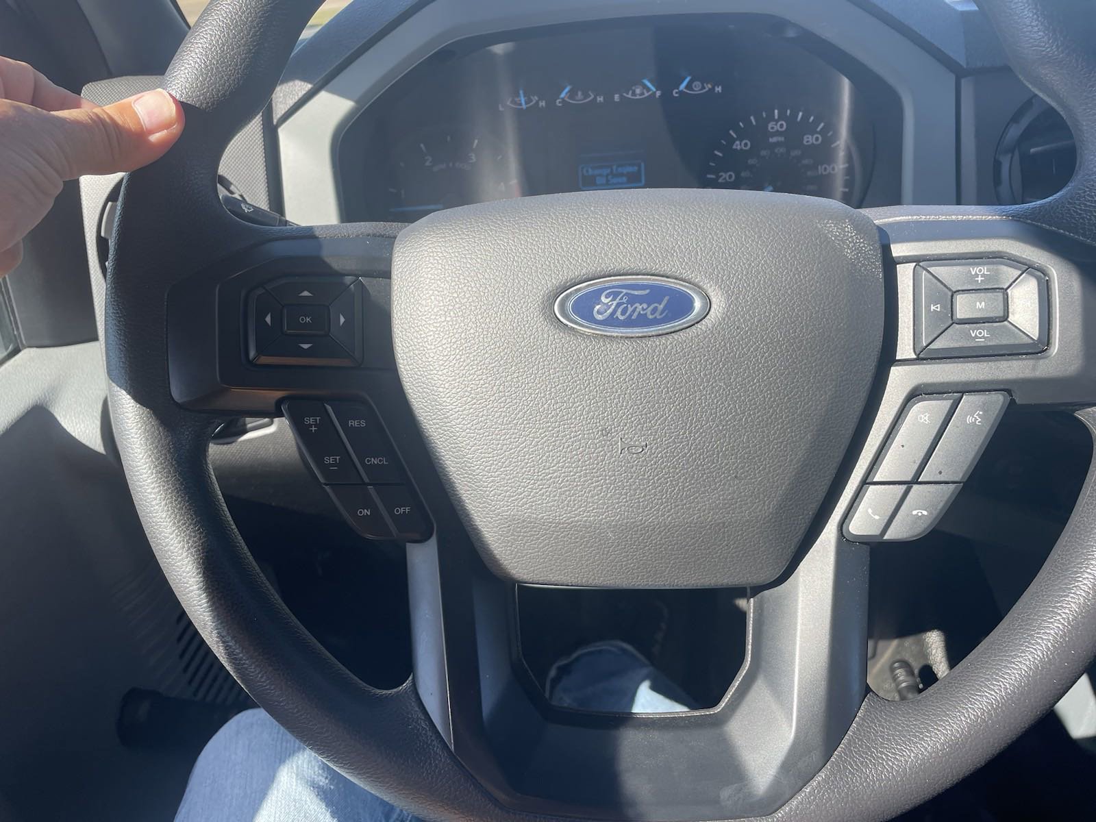 Used 2023 Ford F750 2WD Regular Cab Super Duty image 13