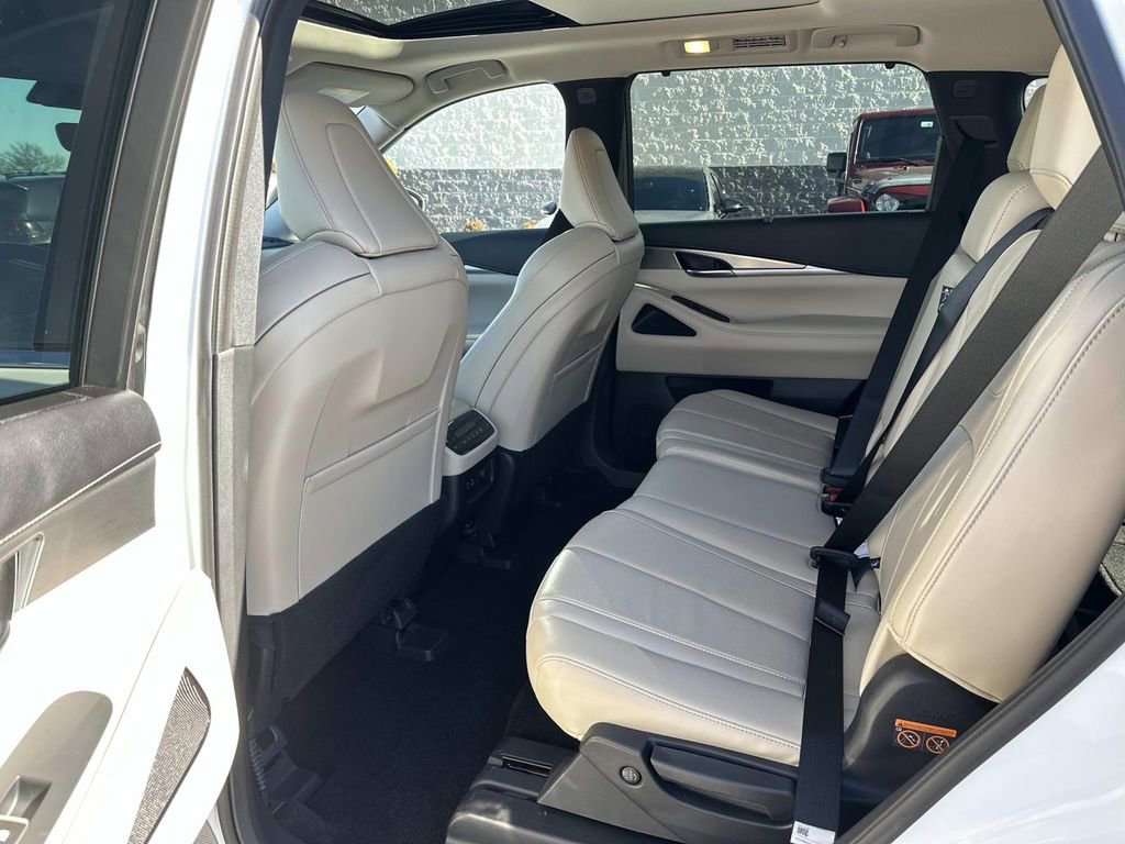 Used 2023 INFINITI QX60 Luxe w/ Cargo Package image 30