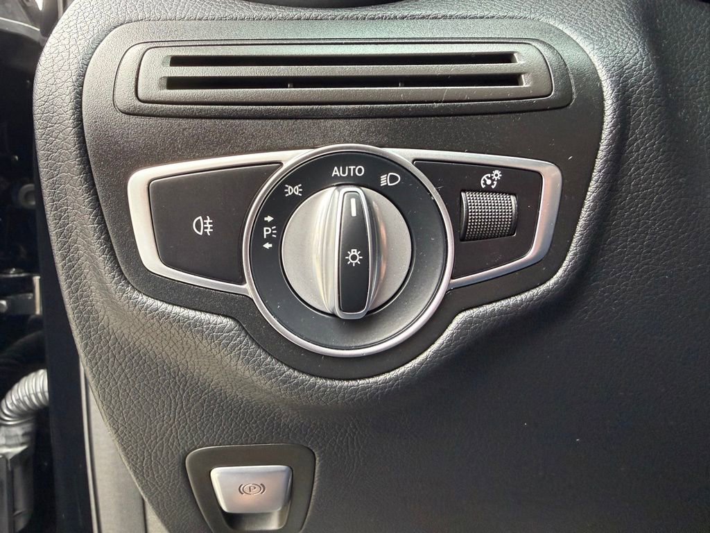 Used 2021 Mercedes-Benz GLC 300 w/ AMG Line image 24