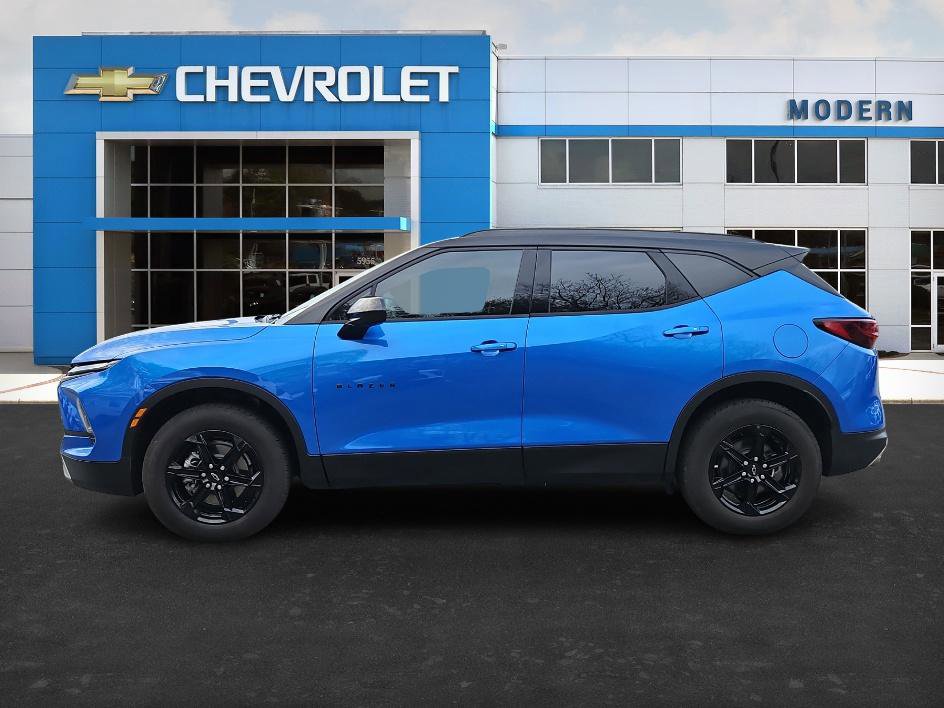 New 2025 Chevrolet Blazer LT w/ Midnight/Sport Edition image 2