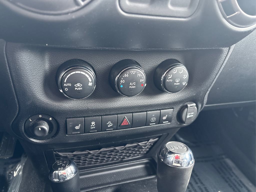 Used 2013 Jeep Wrangler Sahara image 27