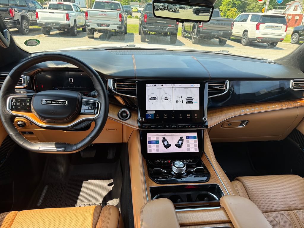 Used 2023 Jeep Grand Wagoneer L Series III AWD/4WD image 12