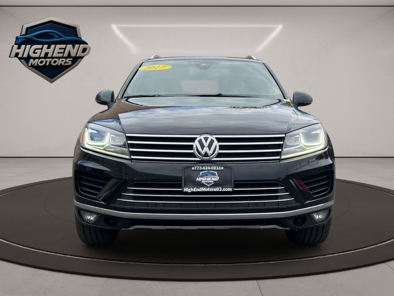 Used 2017 Volkswagen Touareg Wolfsburg Edition image 9