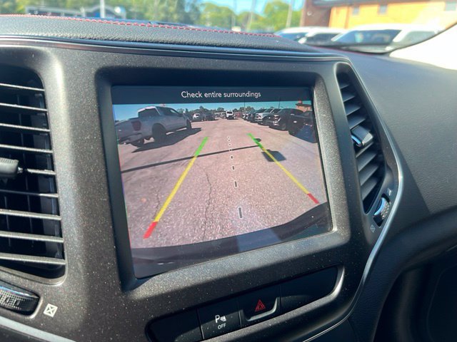 Used 2019 Jeep Cherokee Trailhawk w/ Cold Weather Group AWD/4WD image 13
