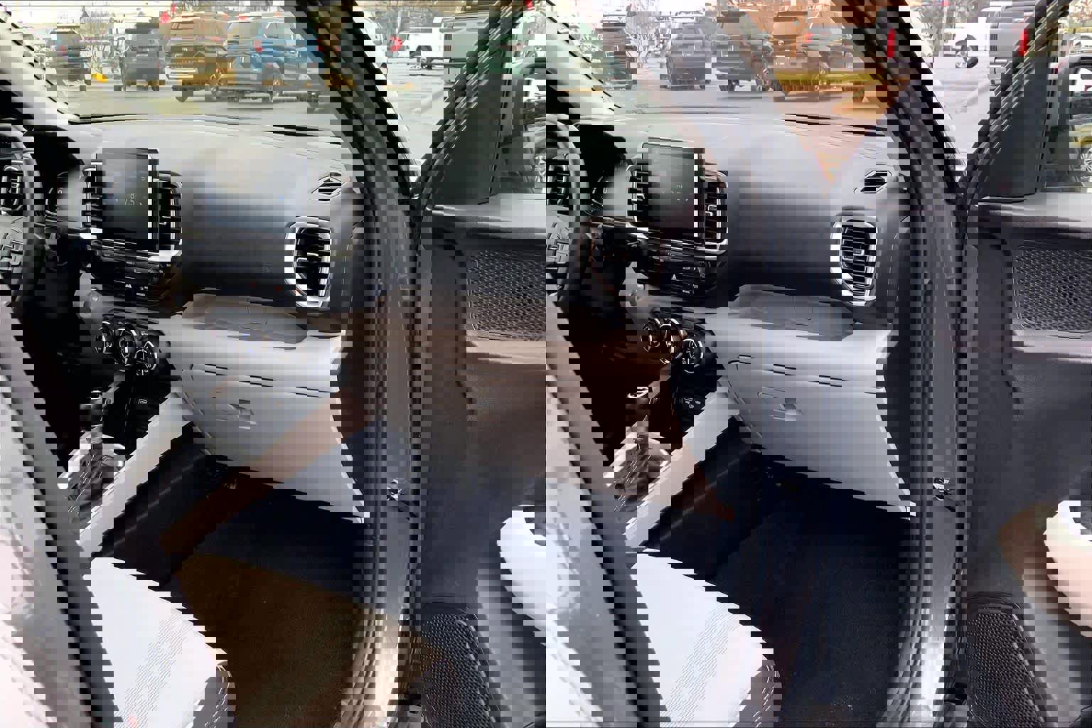 Used 2025 Hyundai Venue SEL image 18