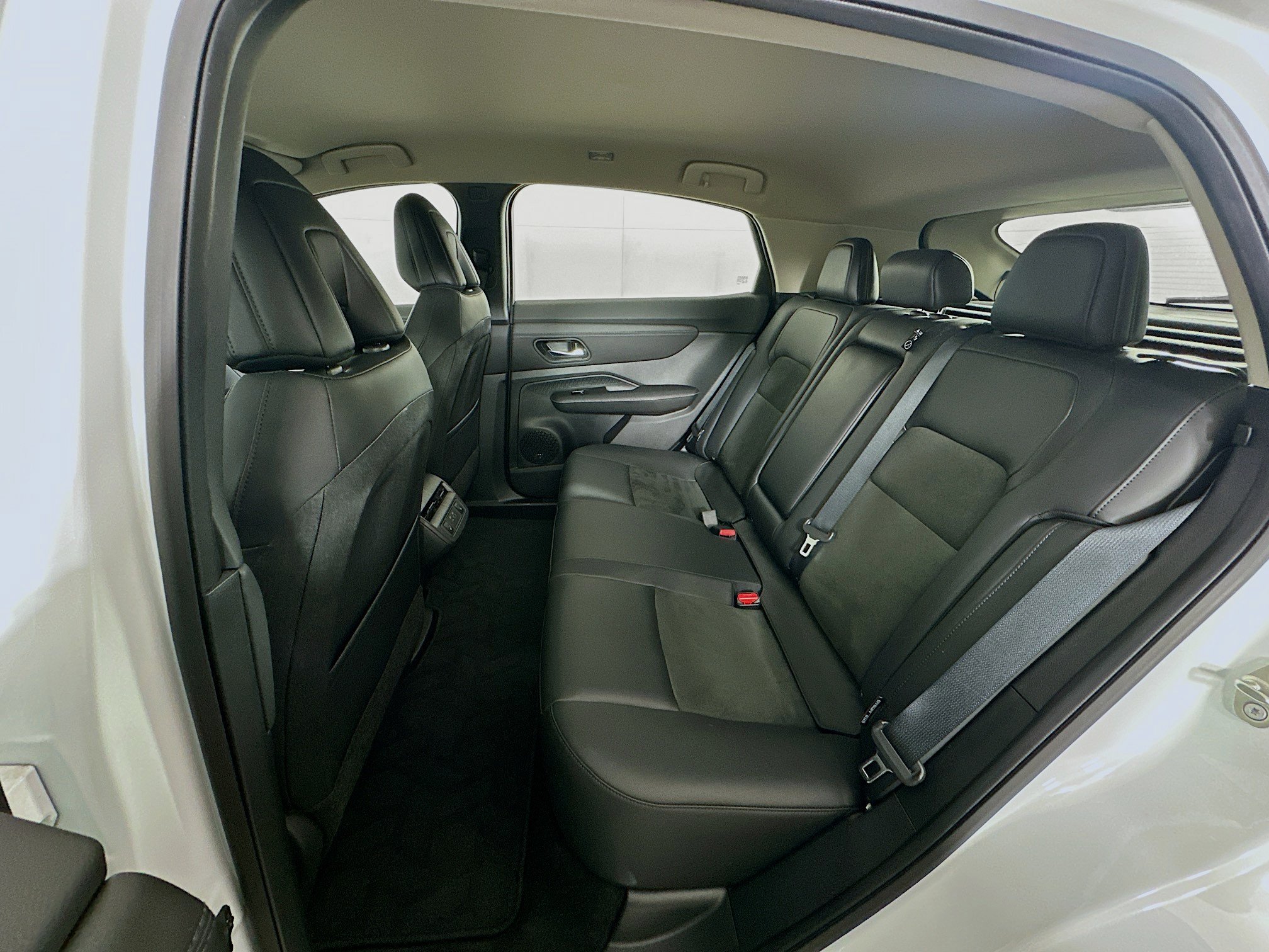 Used 2024 Nissan Ariya FWD image 29
