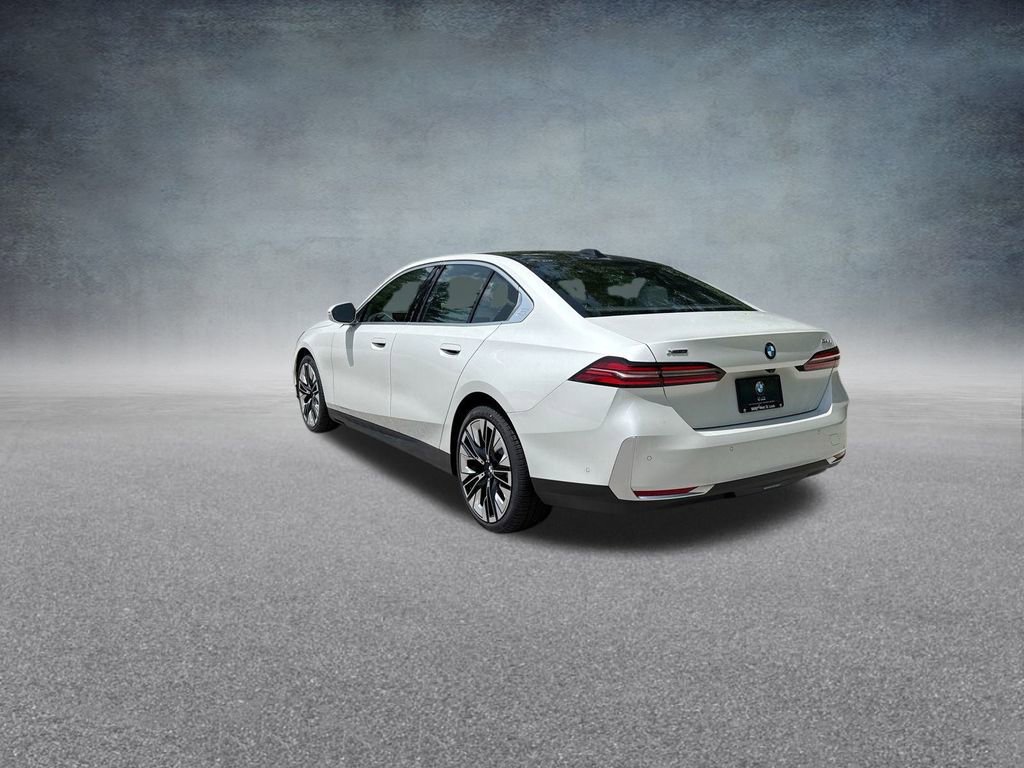 Used 2026 BMW 530i xDrive w/ Premium Package image 7