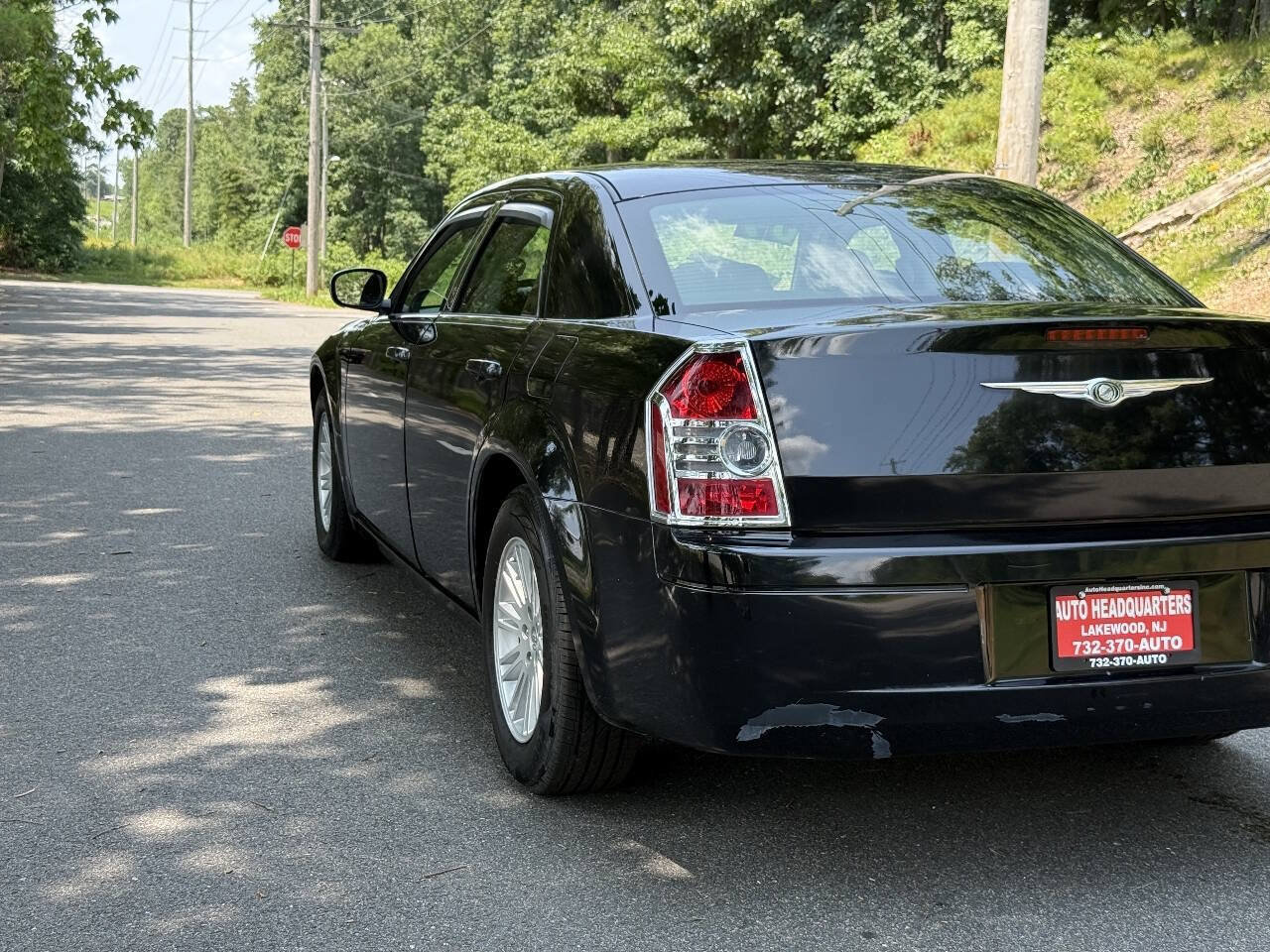 Used 2009 Chrysler 300 LX RWD image 8