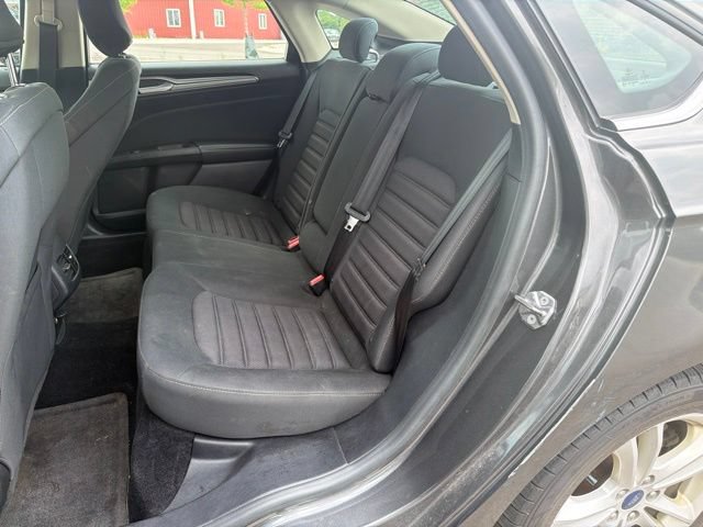 Used 2018 Ford Fusion SE w/ Fusion SE Technology Package FWD image 9