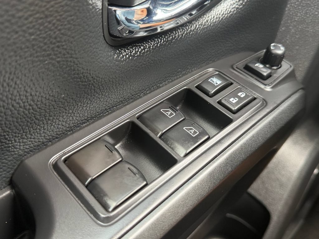 Used 2021 Nissan Titan PRO-4X w/ Pro-4x Convenience Package AWD/4WD image 23