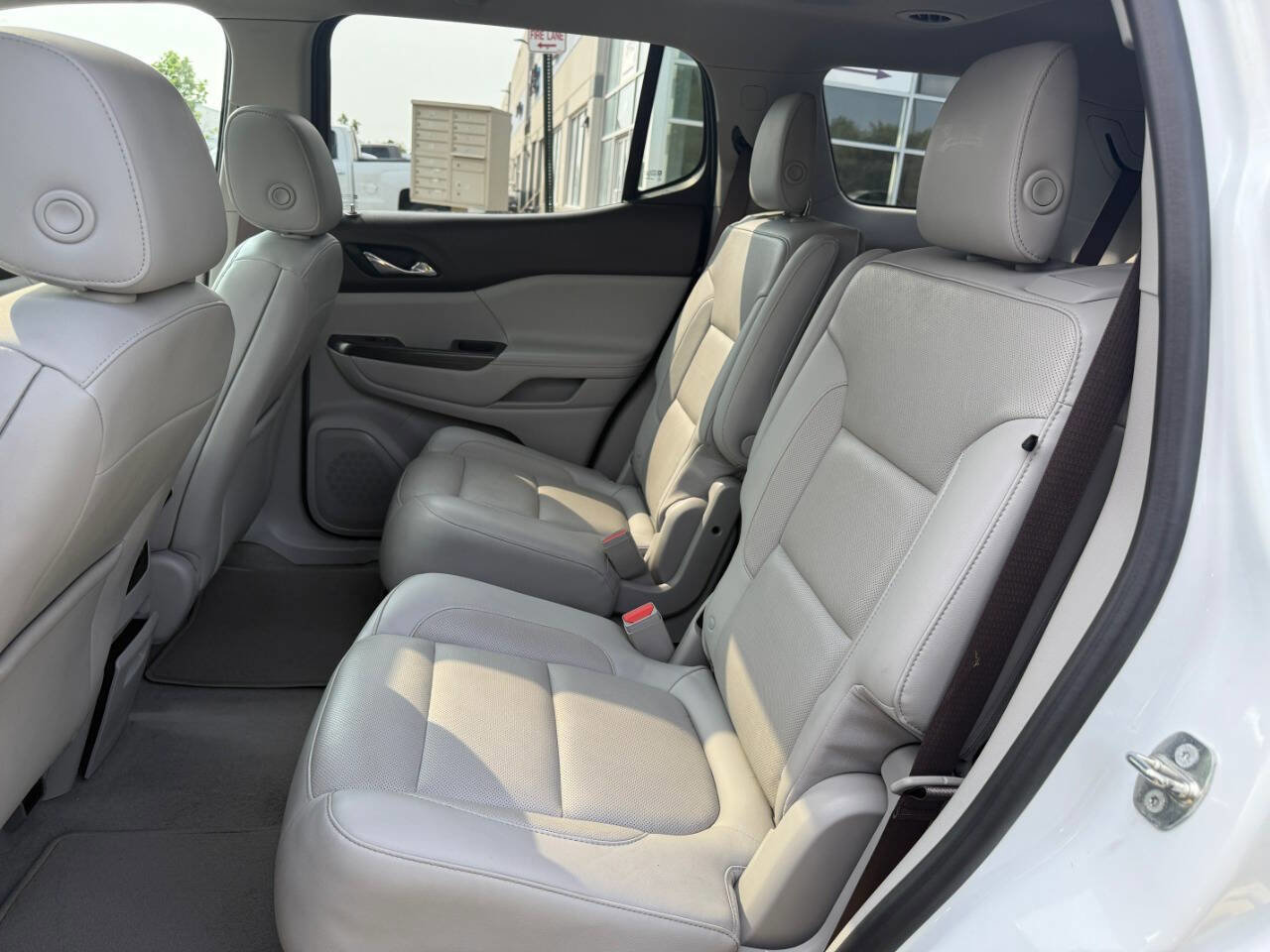 Used 2018 GMC Acadia SLT w/ LPO, Cargo Package image 25