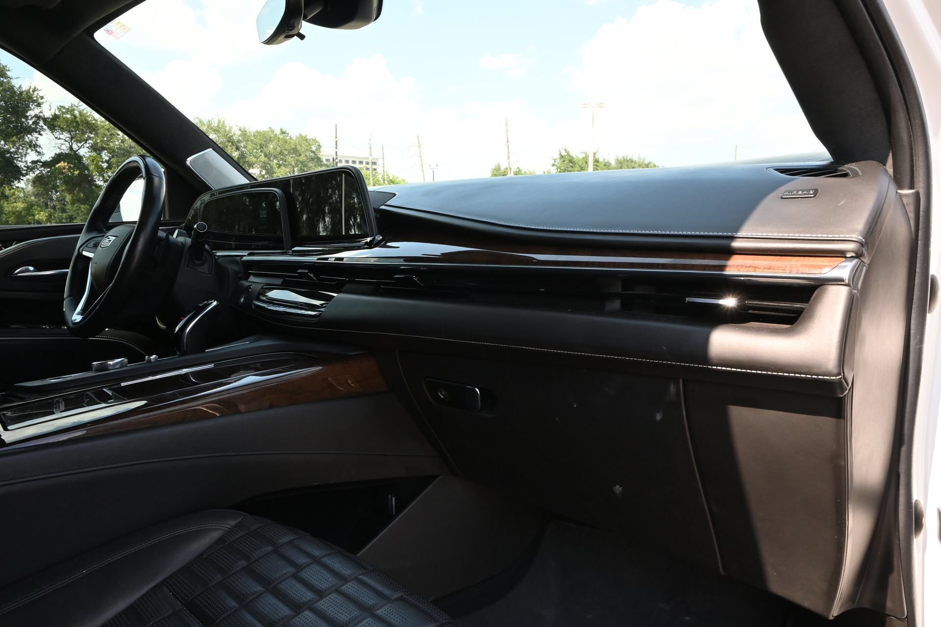 Used 2021 Cadillac Escalade Premium Luxury Platinum AWD/4WD image 25