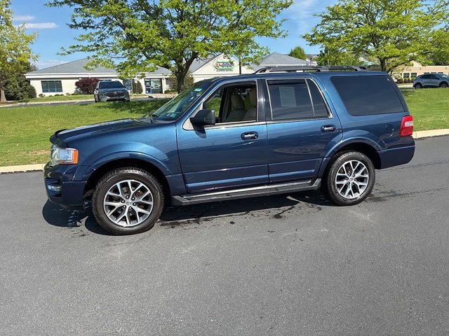 Used 2017 Ford Expedition XLT w/ Equipment Group 202A AWD/4WD image 15