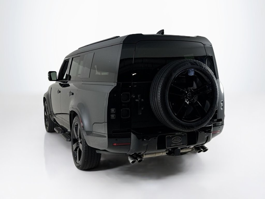 Used 2025 Land Rover Defender 130 V8 AWD/4WD image 3