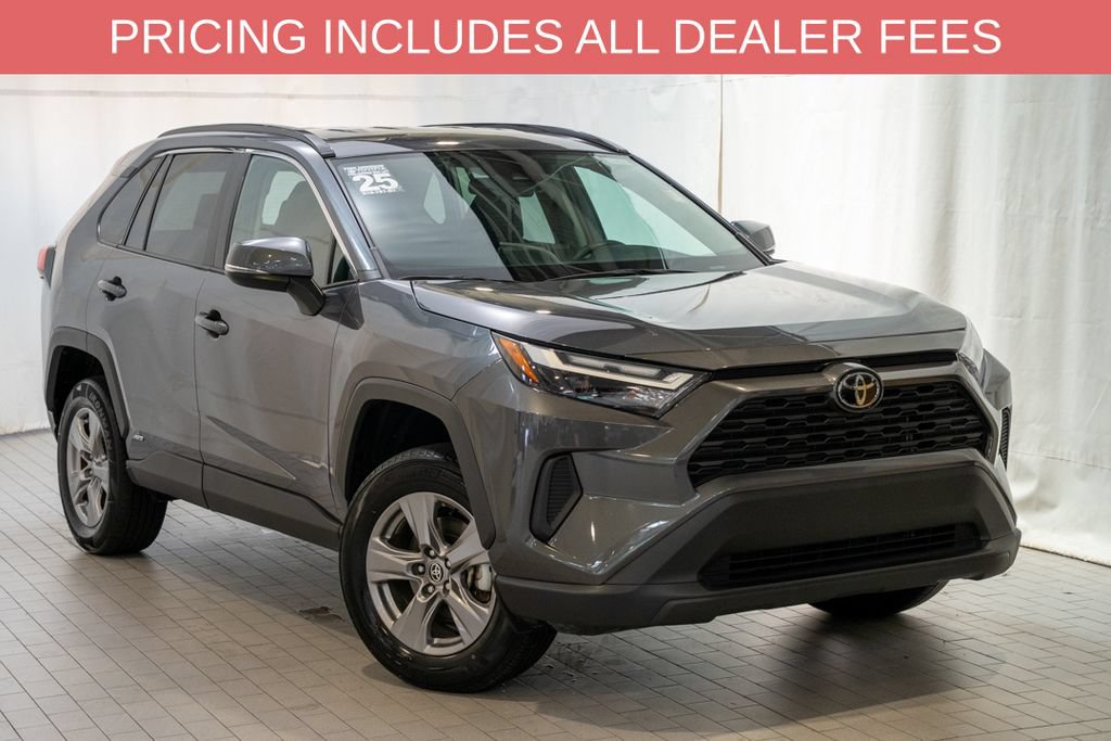 Used 2025 Toyota RAV4 LE AWD/4WD image 1