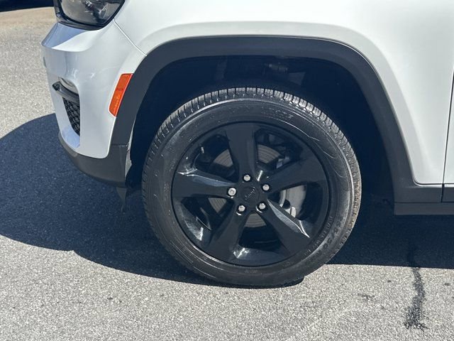 Certified 2024 Jeep Grand Cherokee Limited w/ Black Appearance Package image 13