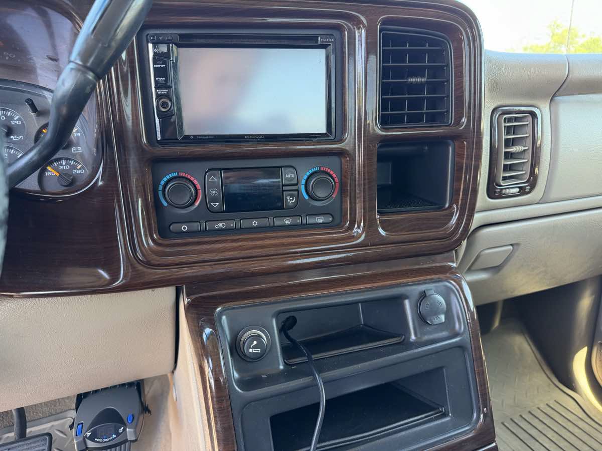 Used 2005 GMC Sierra 3500 SLT w/ Heavy-Duty Power Package AWD/4WD image 19