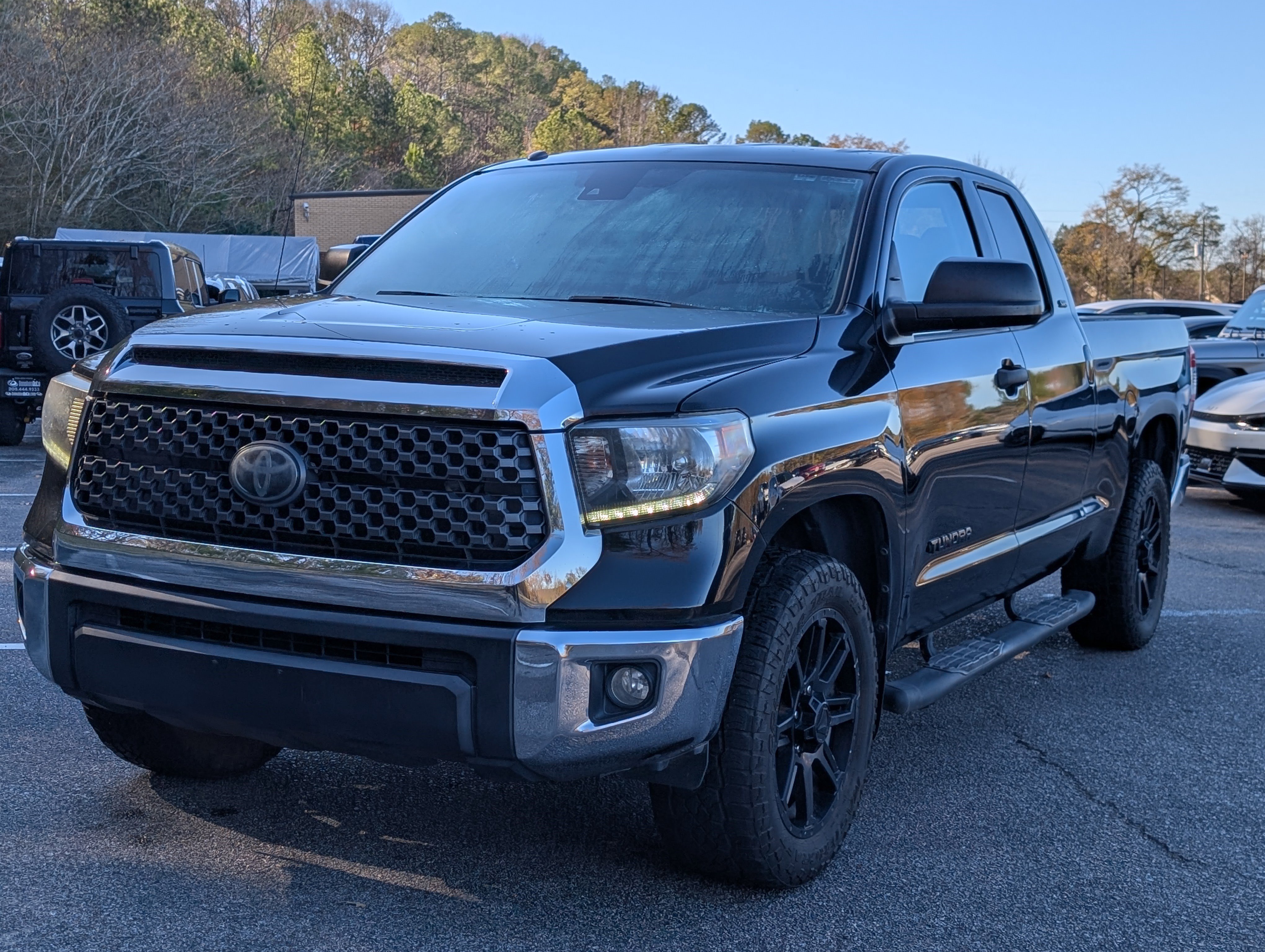 Used 2018 Toyota Tundra SR5 w/ SR5 Upgrade Package image 5
