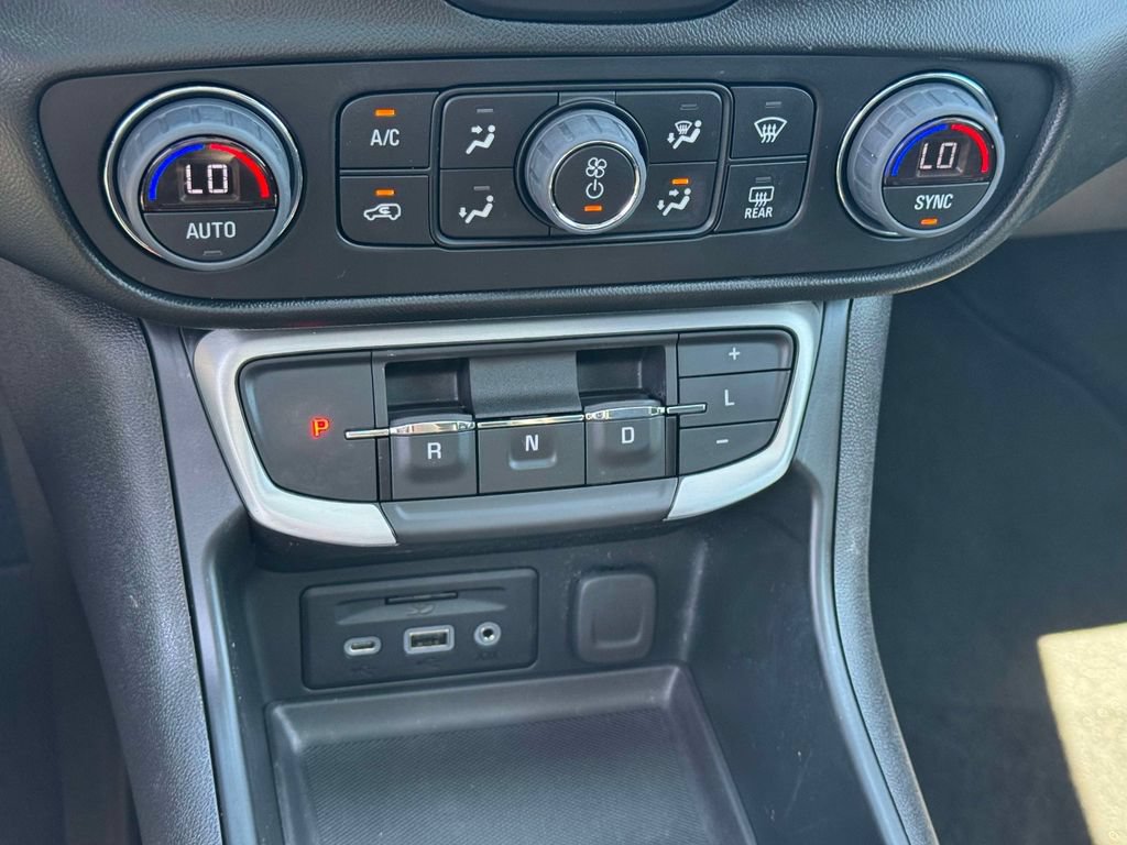 Used 2022 GMC Terrain SLT w/ Infotainment Package II AWD/4WD image 28