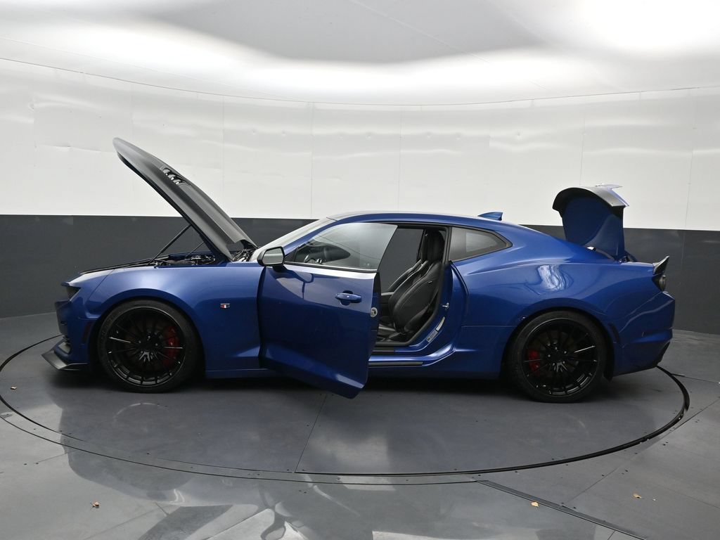 Used 2020 Chevrolet Camaro SS RWD image 33