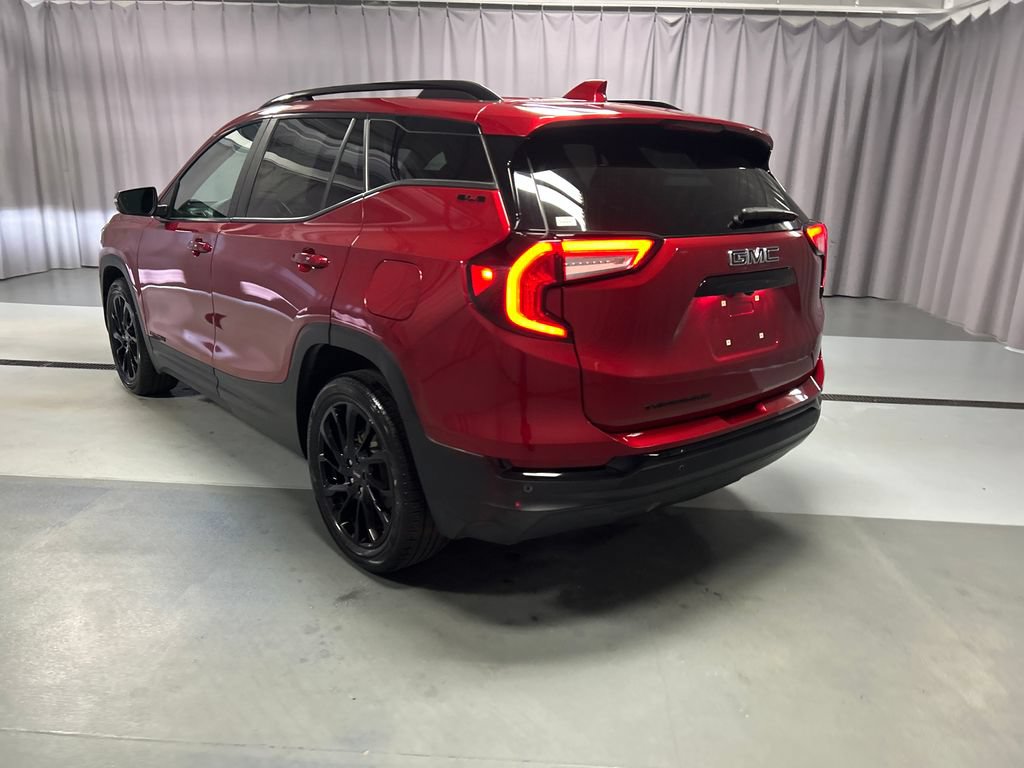 Used 2023 GMC Terrain SLE w/ Driver Convenience Package FWD image 5