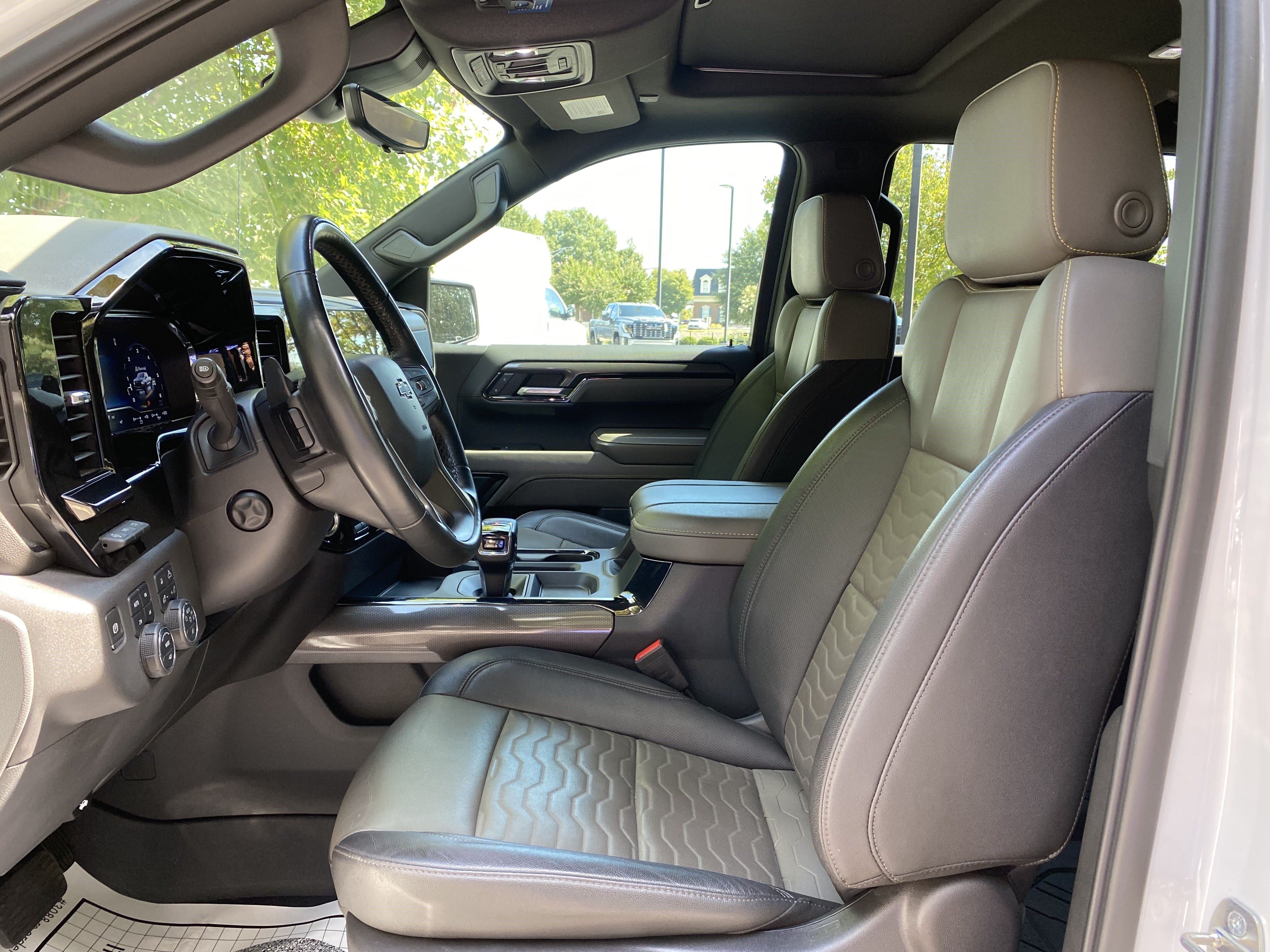 Used 2023 Chevrolet Silverado 1500 ZR2 w/ Technology Package AWD/4WD image 16