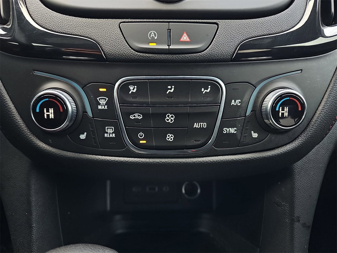 Used 2023 Chevrolet Equinox RS w/ LPO, Floor Liner Package image 21