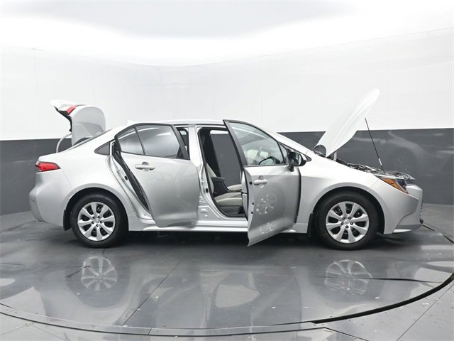 Used 2026 Toyota Corolla LE image 31