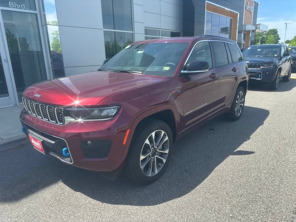 New 2024 Jeep Grand Cherokee Overland w/ Advanced Protech Group III AWD/4WD image 2