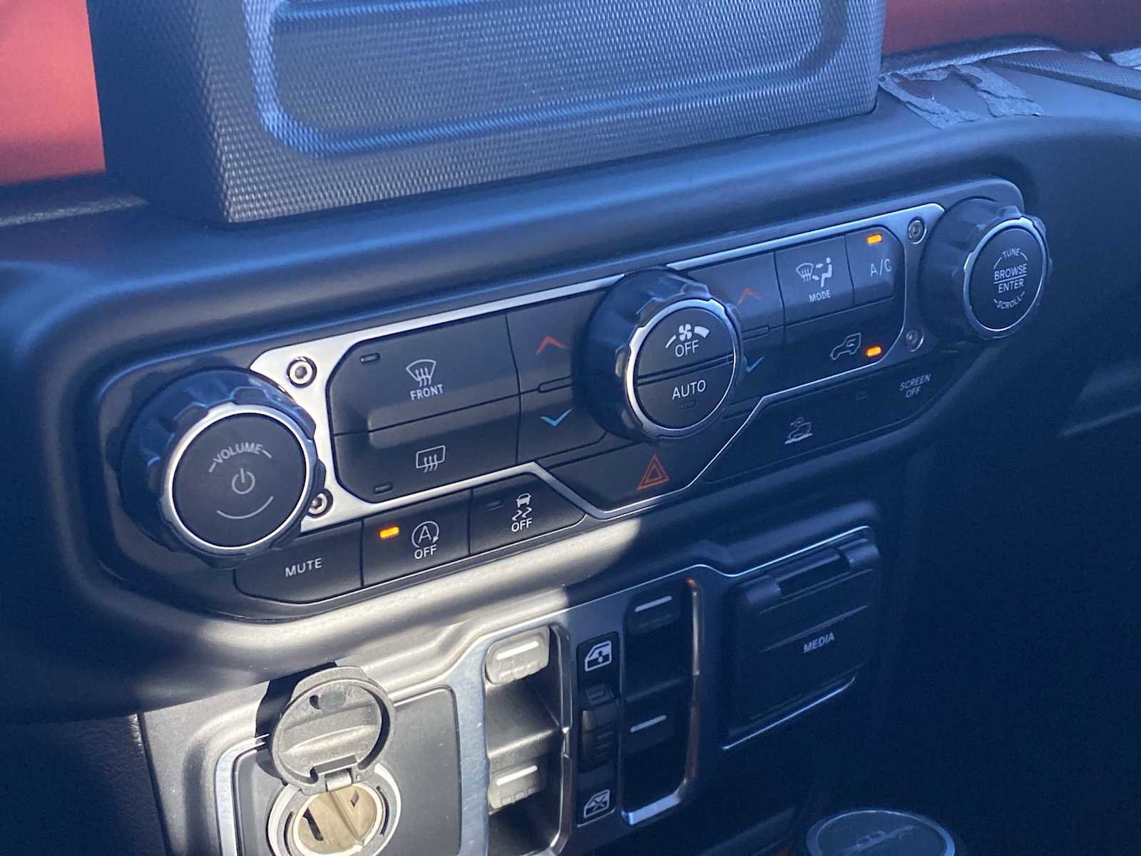 Used 2020 Jeep Gladiator Rubicon w/ Trailer Tow Package image 27