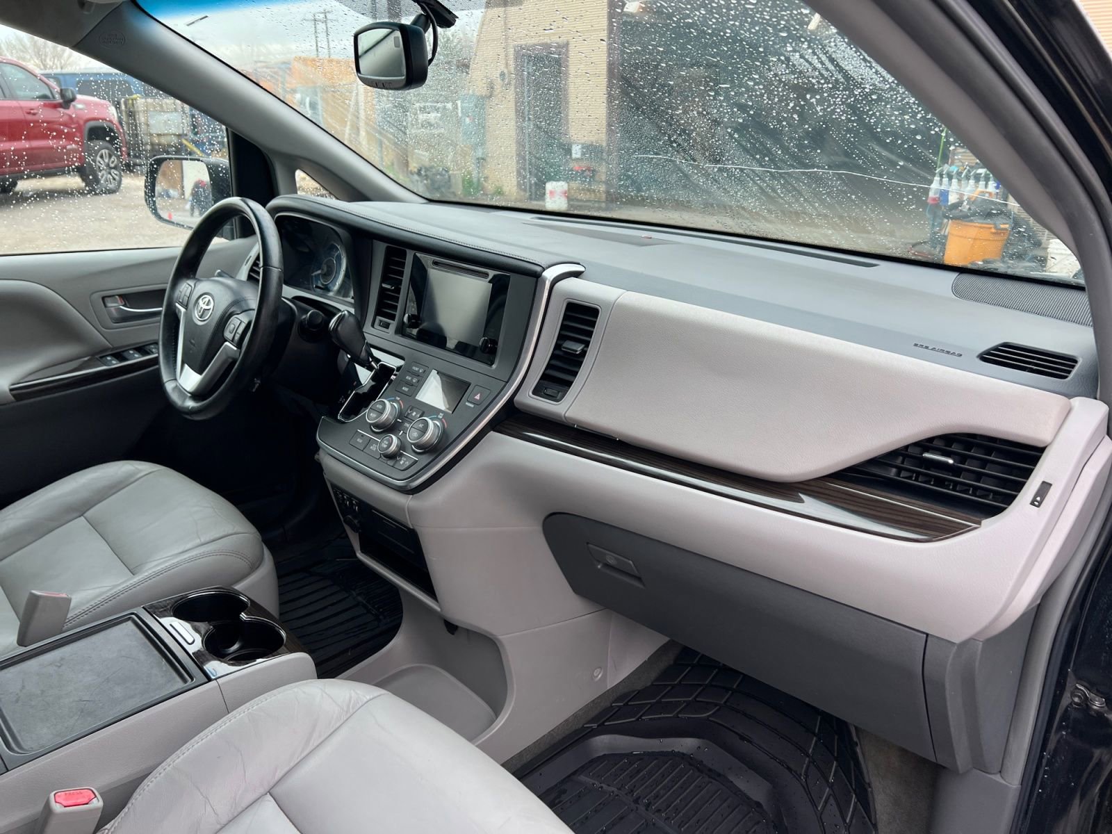 Used 2017 Toyota Sienna XLE image 16