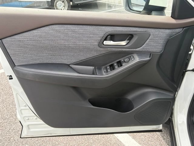 Used 2023 Nissan Rogue SV AWD/4WD image 11
