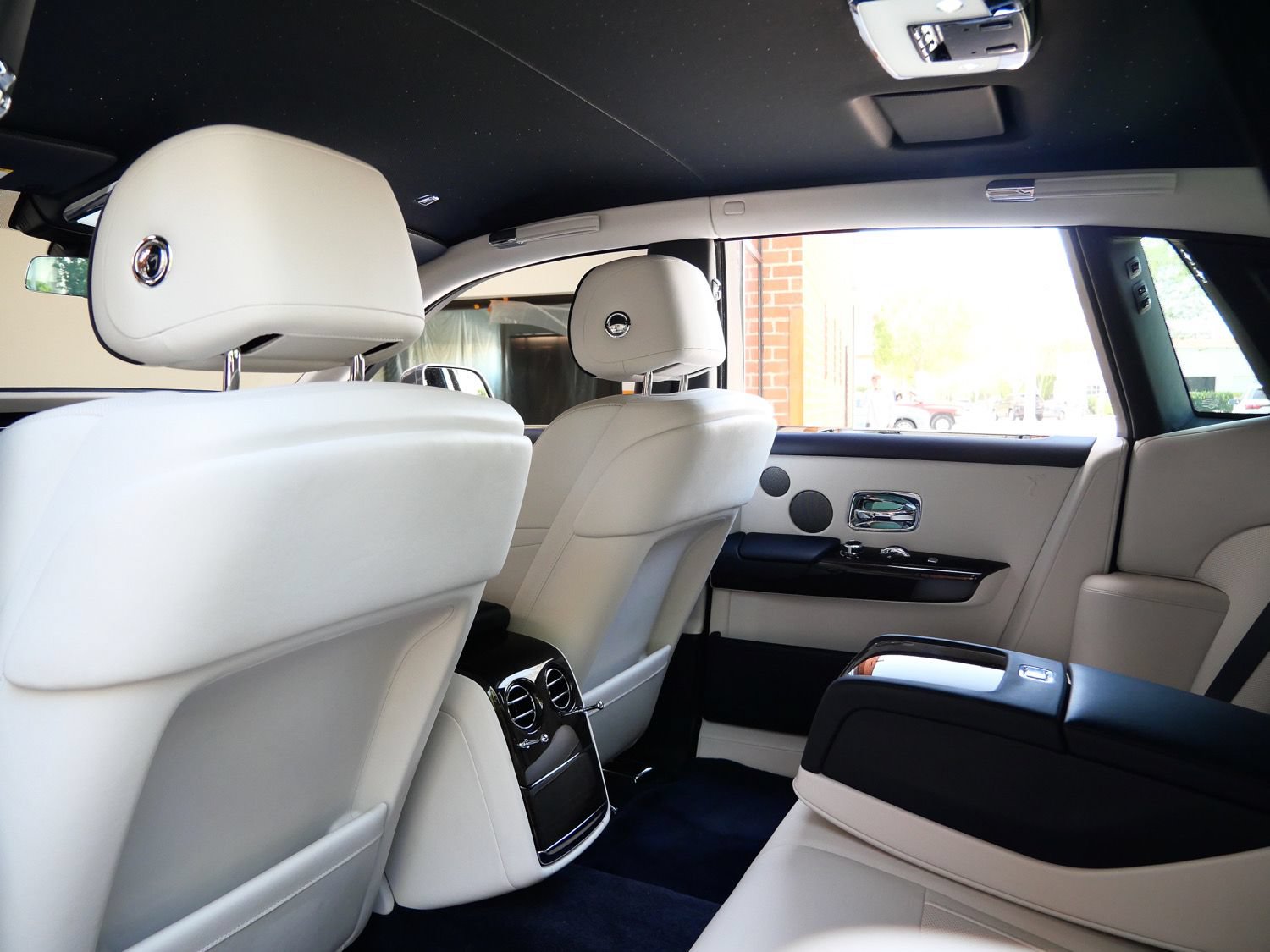 Used 2023 Rolls-Royce Phantom Sedan RWD image 30
