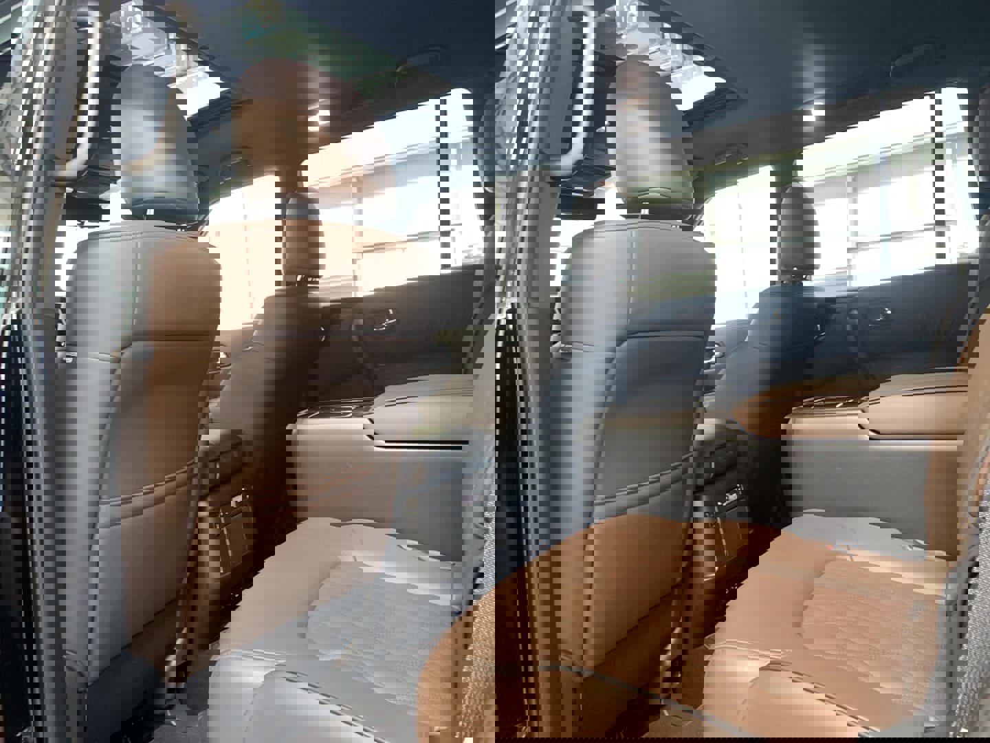 Used 2024 Nissan Armada Platinum w/ Captain's Chairs Package image 19