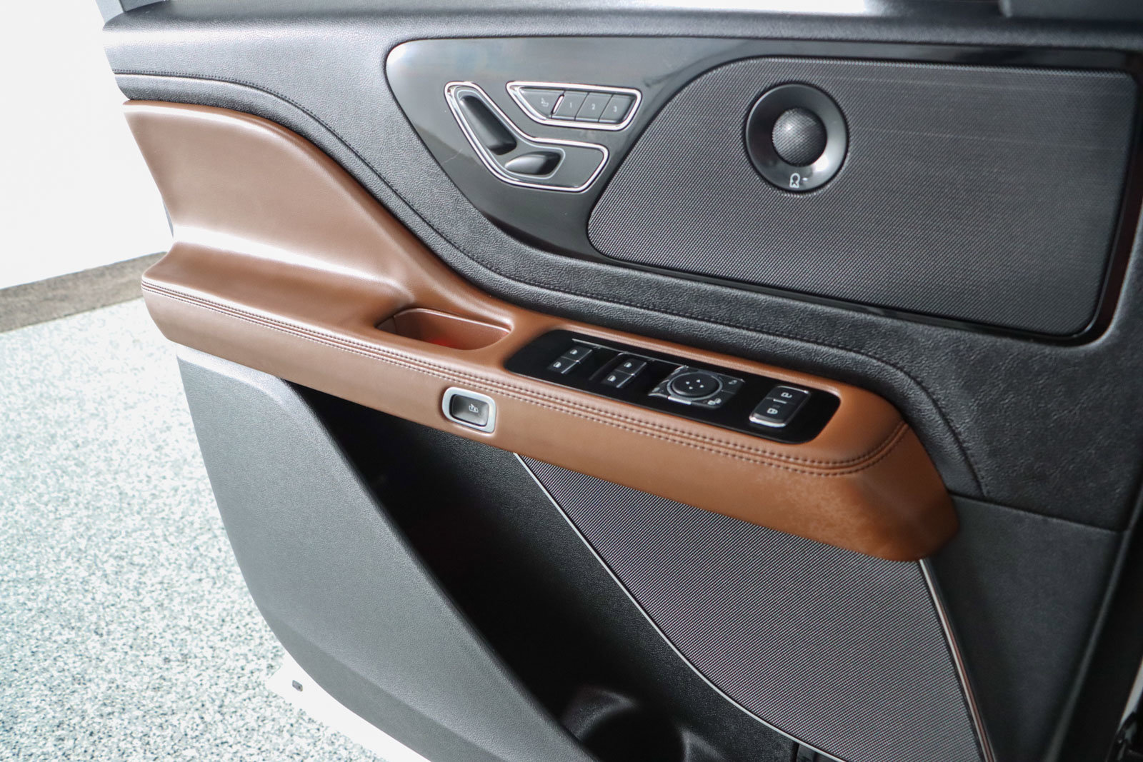 Used 2023 Lincoln Aviator Reserve w/ Equipment Group 201A image 22