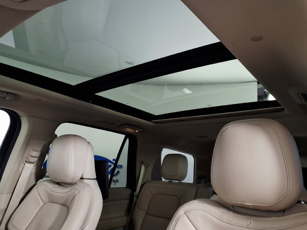 Used 2021 Lincoln Navigator Reserve w/ Luxury Package RWD image 16
