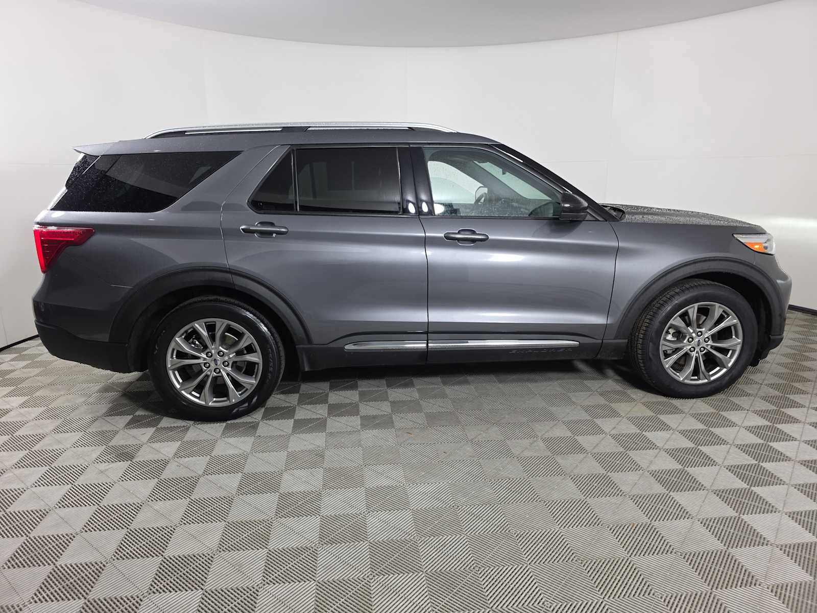Used 2022 Ford Explorer Limited image 9