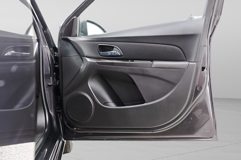 Used 2016 Chevrolet Cruze LT image 35