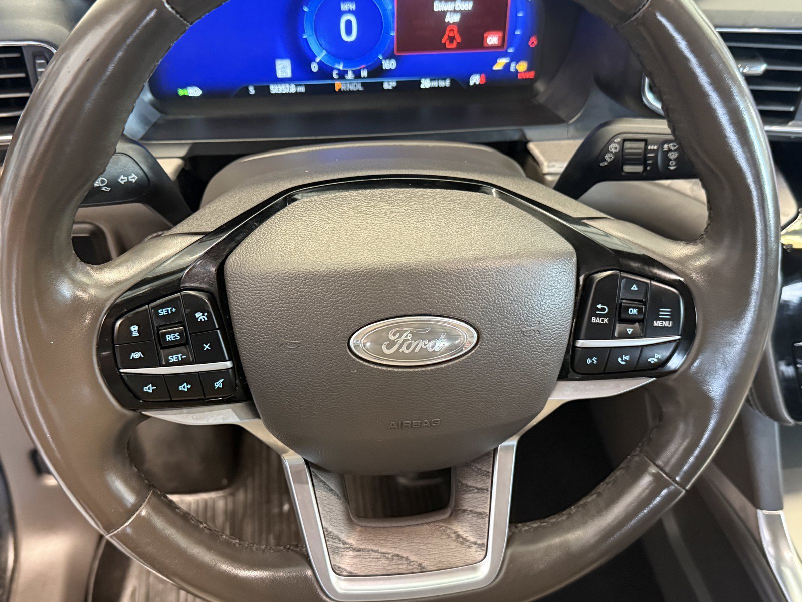 Used 2022 Ford Explorer Platinum w/ Equipment Group 601A AWD/4WD image 17