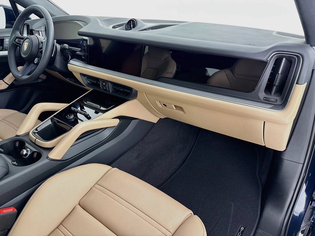 New 2026 Porsche Cayenne Coupe AWD/4WD image 31