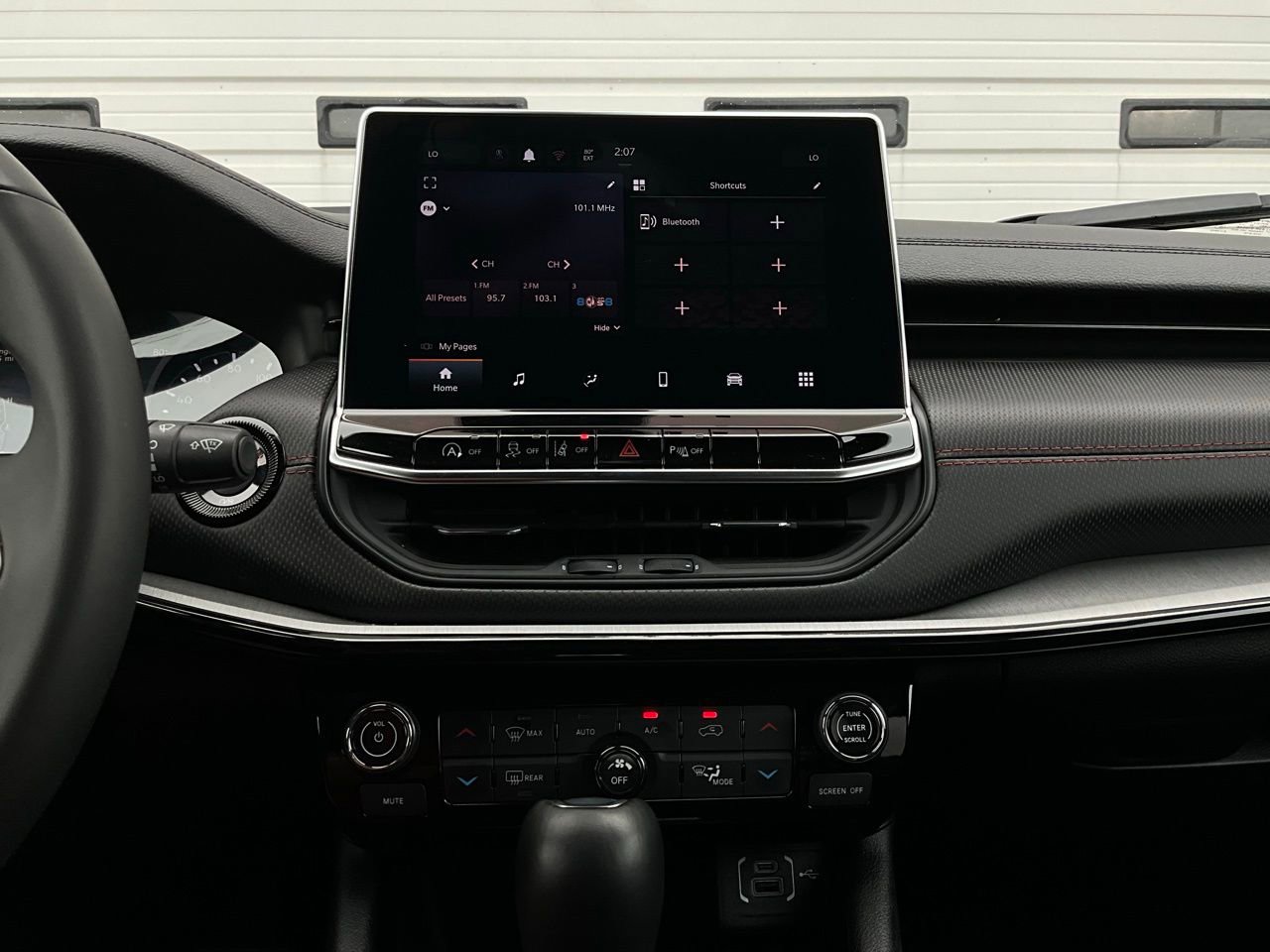 Used 2025 Jeep Compass Trailhawk image 26