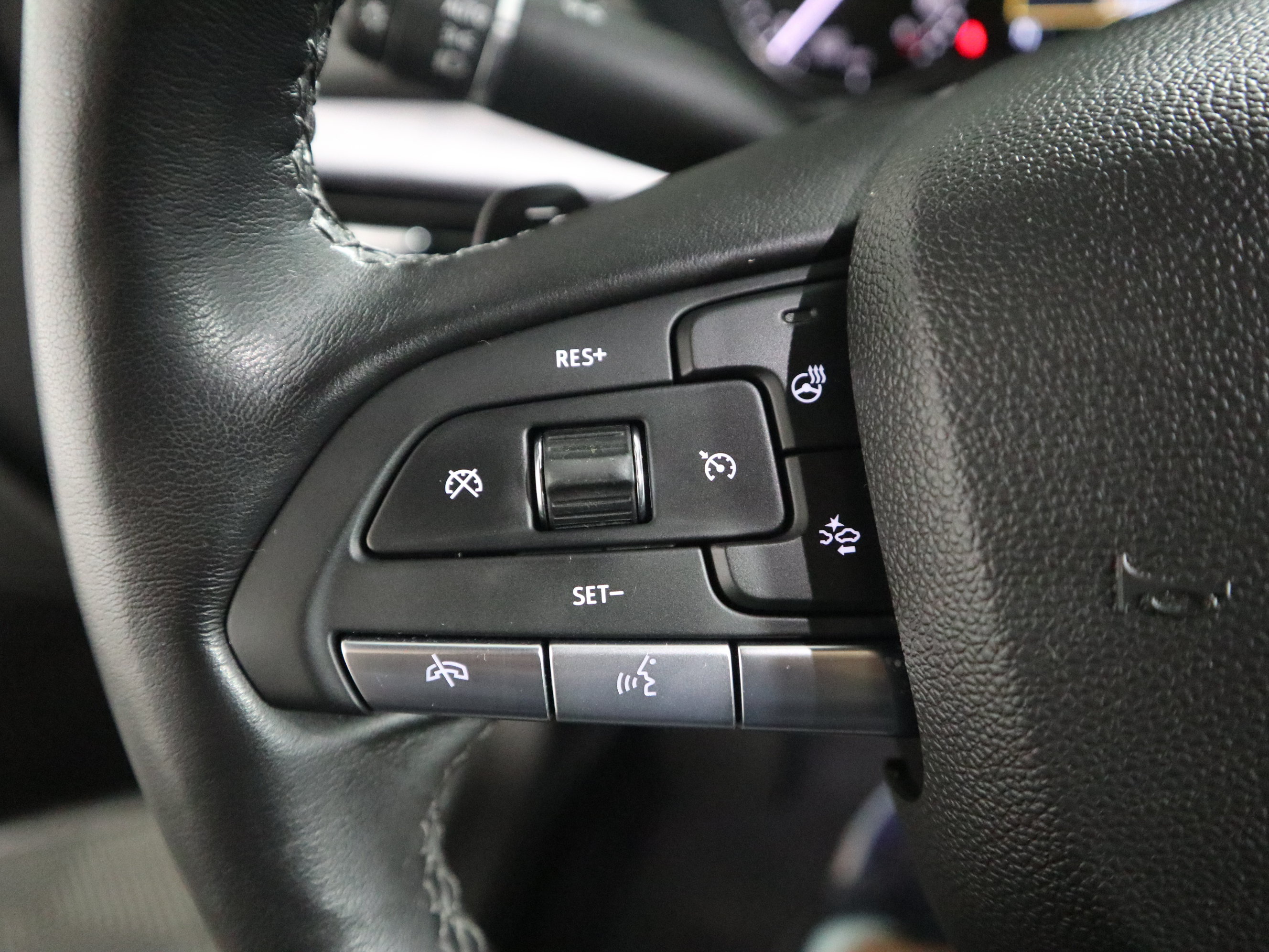 Used 2023 Cadillac XT4 Luxury w/ Cold Weather Package FWD image 27