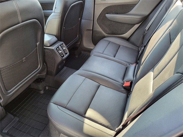 Used 2019 Volvo XC40 T5 Momentum image 36