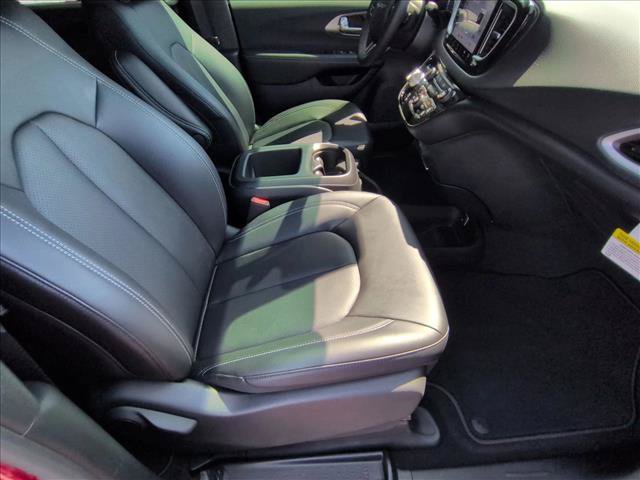 Used 2026 Chrysler Voyager LX FWD image 19