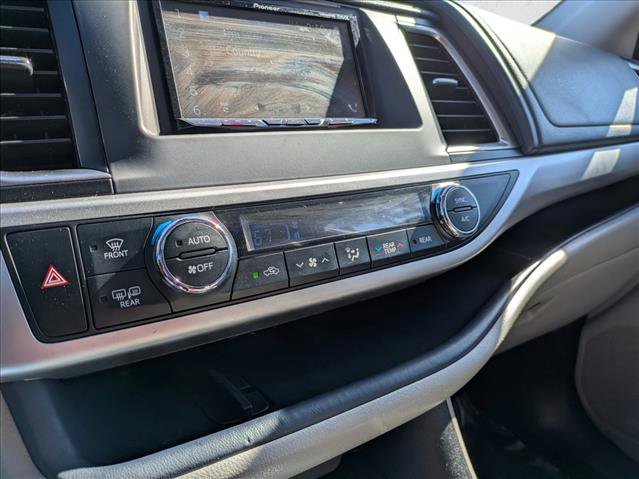 Used 2018 Toyota Highlander XLE image 14