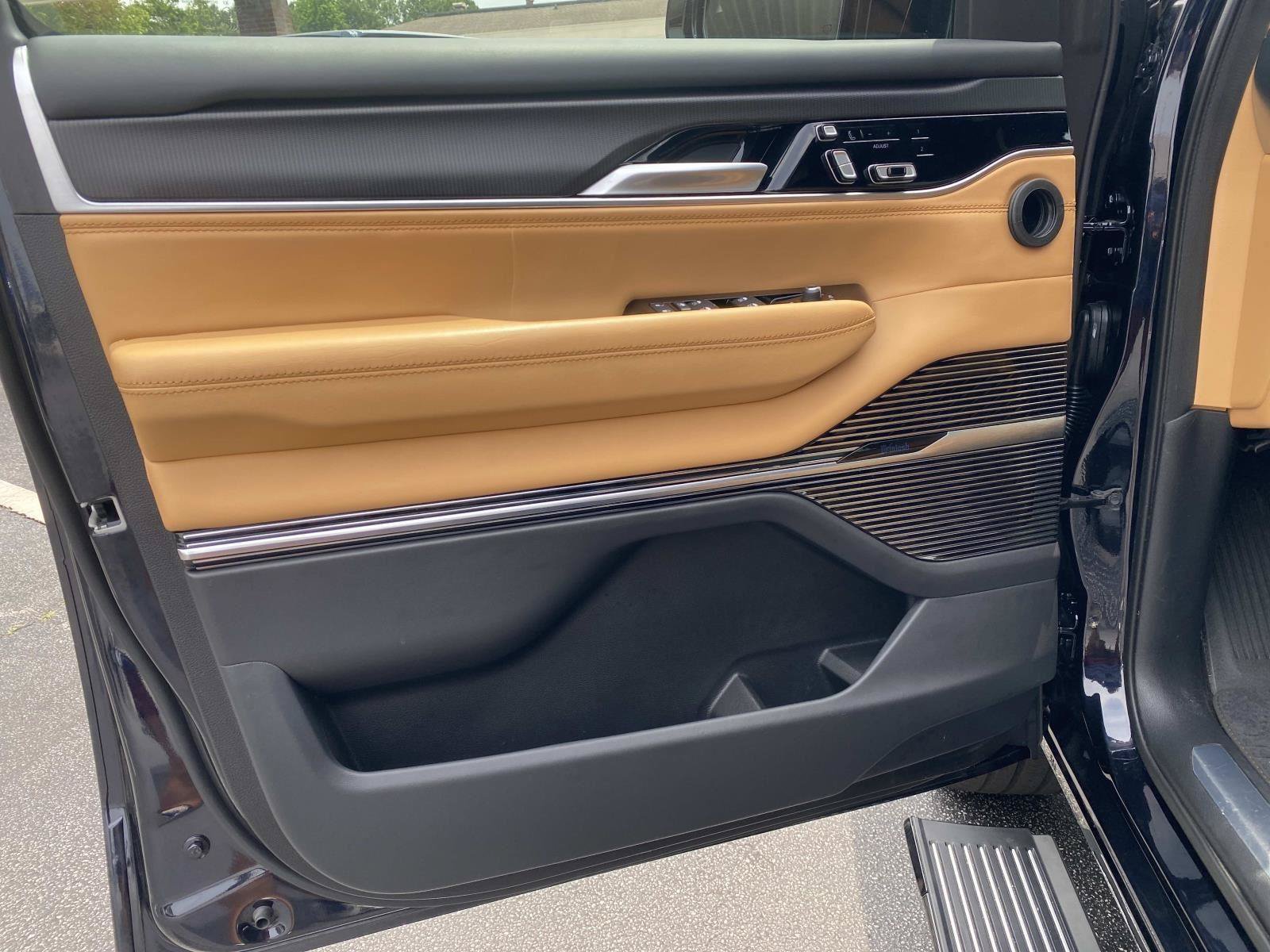 Used 2025 Jeep Grand Wagoneer Series III w/ Rear Seat Video Group 1 AWD/4WD image 21
