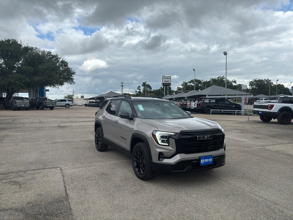 Used 2027 GMC Terrain Elevation w/ Elevation Premium Package FWD image 3