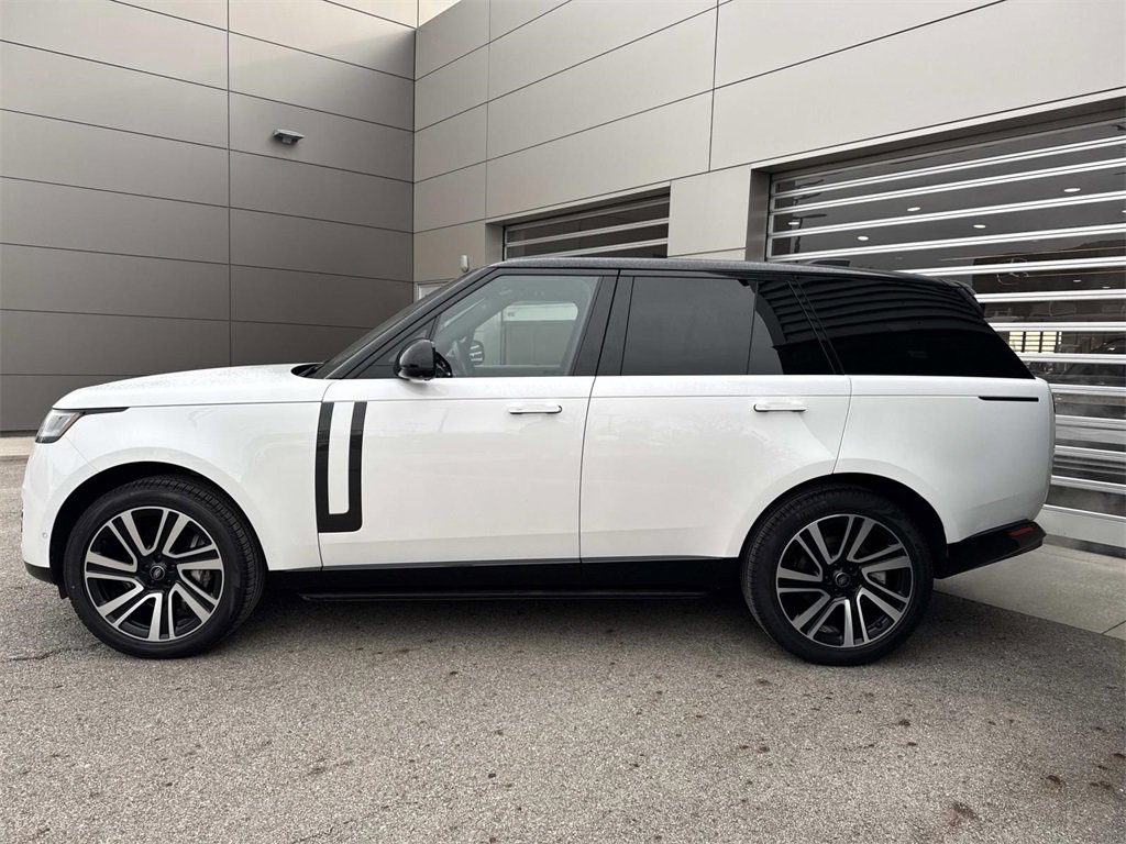 Used 2023 Land Rover Range Rover SE image 4